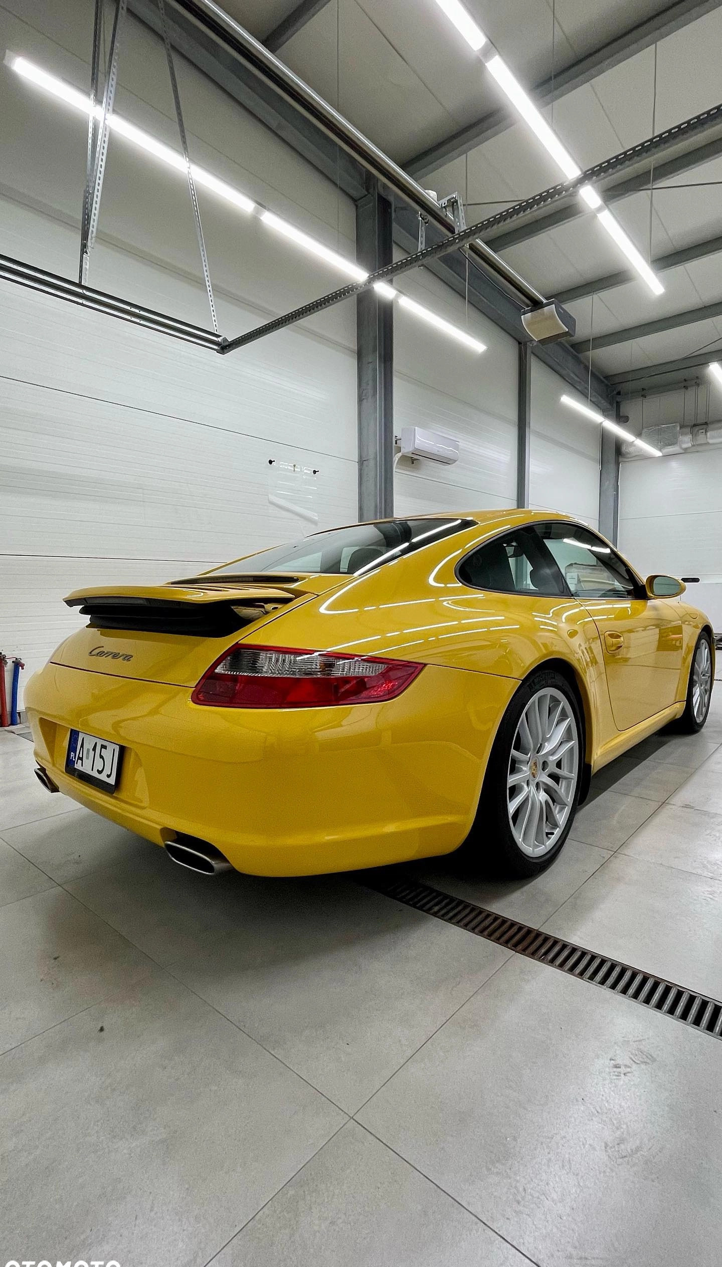 Porsche 911 cena 209000 przebieg: 93000, rok produkcji 2005 z Warszawa małe 781